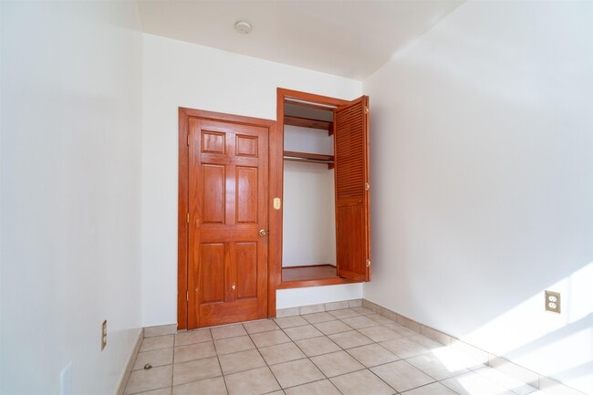 Building Photo - 724 17th St