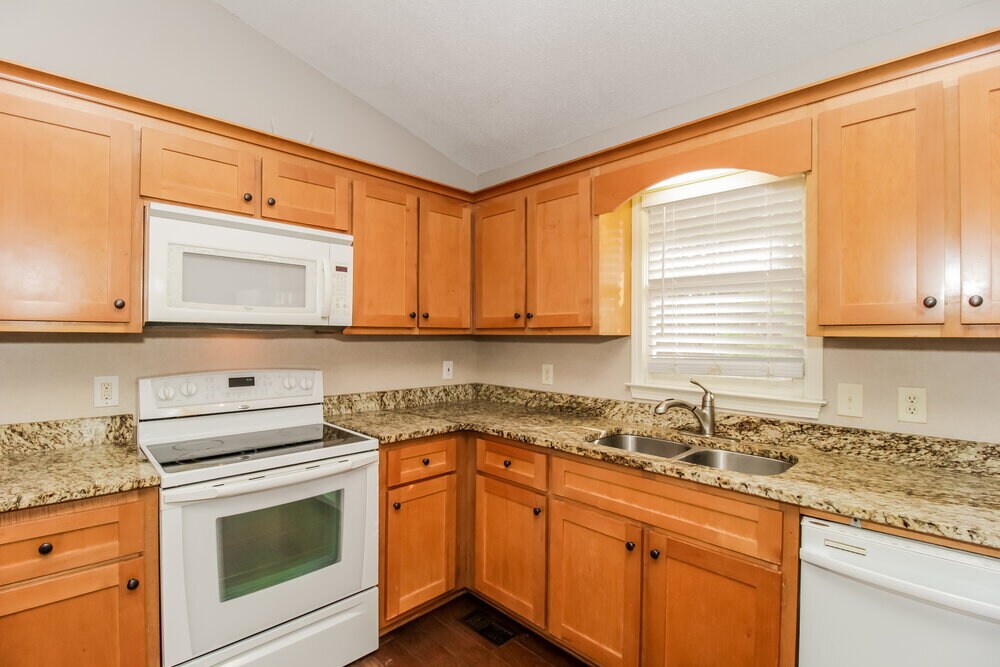 Building Photo - 23 Southview Dr