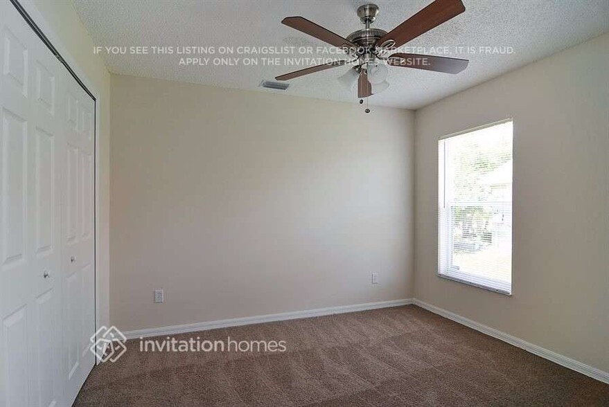 Building Photo - 2561 SW Calender St