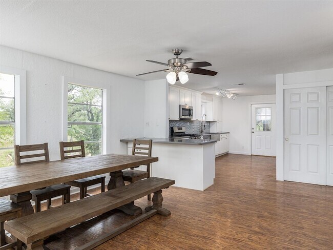 Building Photo - 2591 Spring Valley Dr