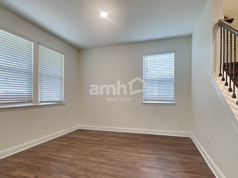 Building Photo - 264 Banyan Frst Dr