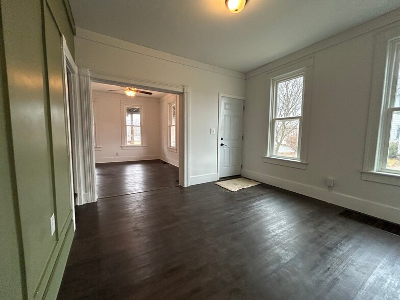 Dining room - 1668 Memorial Ave