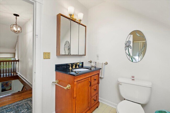 Building Photo - 627 W Rd