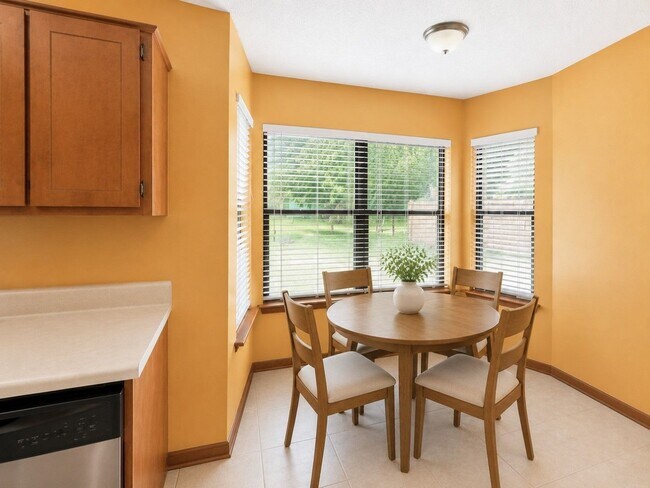 Building Photo - 603 Plantation Village Dr