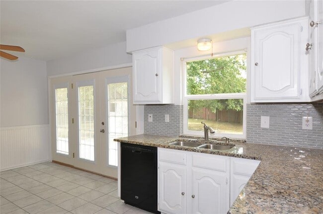 Building Photo - 3806 Pine Ct