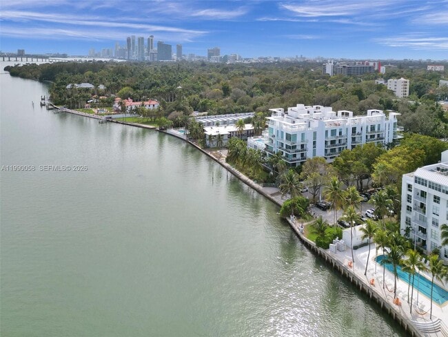 Building Photo - 720 NE 62nd St