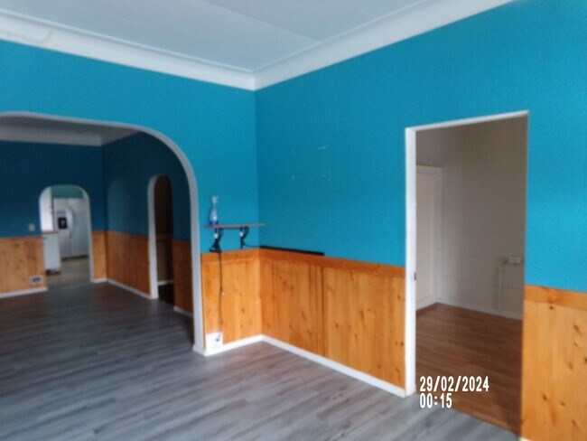 Building Photo - 4bd 1ba Home