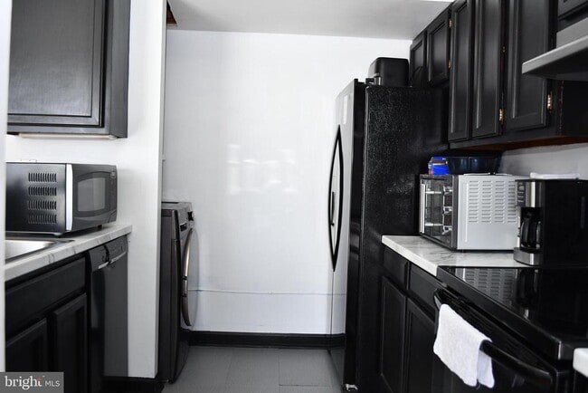 Building Photo - 46 Hillside Ct