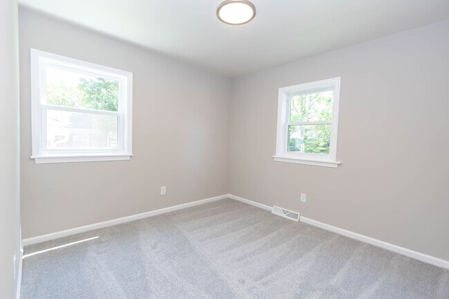 Building Photo - Renovated 3bdr 2bth rancher in the heart of Newport News