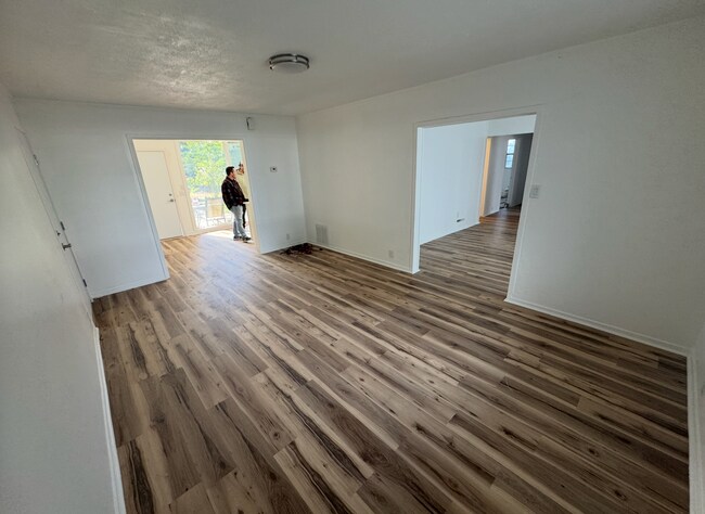 Building Photo - Cute Lehi rambler with tons of yard space and trees!