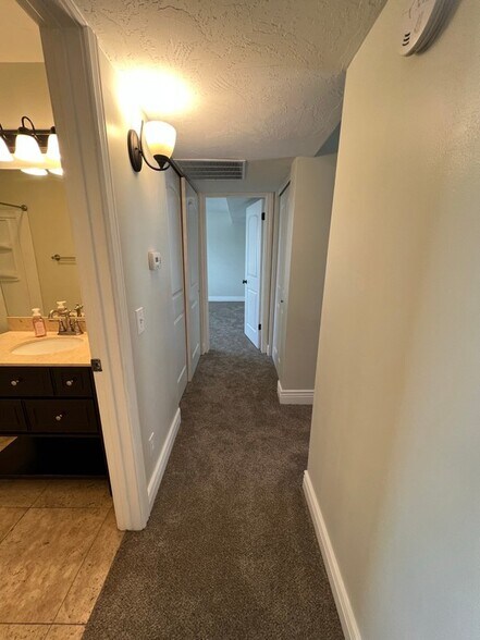 Building Photo - 893 Arnecia Ct