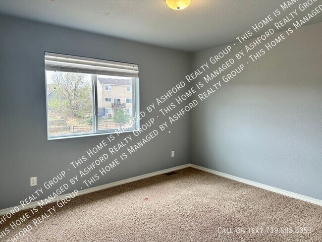 Building Photo - 3755 Reindeer Cir