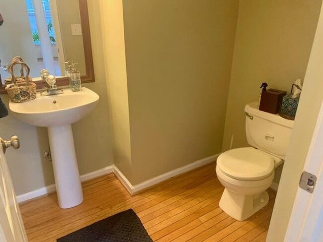 Building Photo - 110 Park Oaks Ct