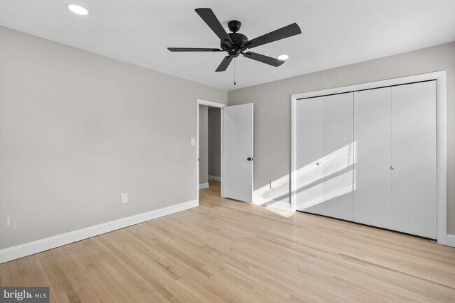 Building Photo - 3887 Shadywood Dr