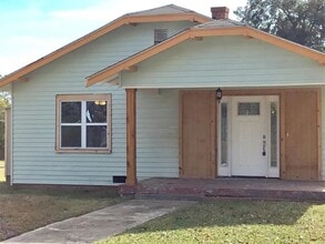 Building Photo - 1628 NE 12th St