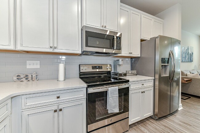 Building Photo - Stunning 3-bedroom, 4.5-bath townhome nest...