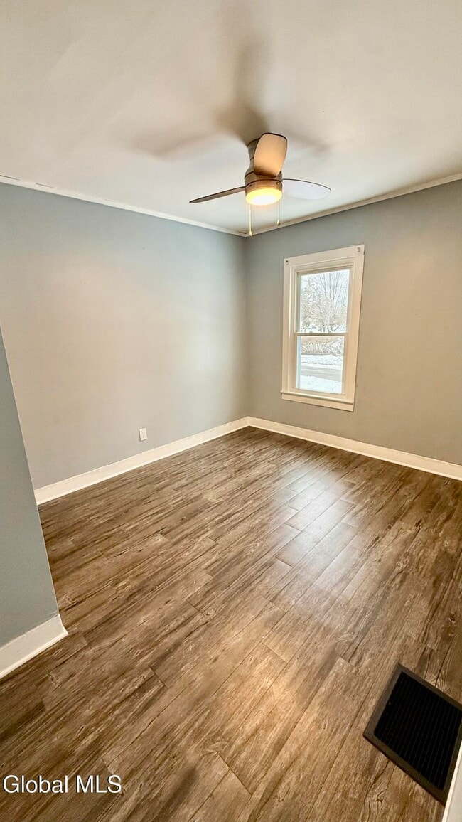 Building Photo - 173 Bay St