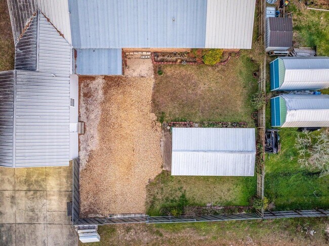 Building Photo - 122 Beach Dr