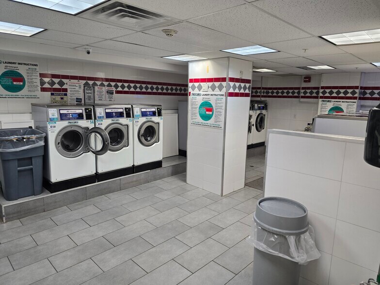 Building Photo - 60 Parkway Dr E