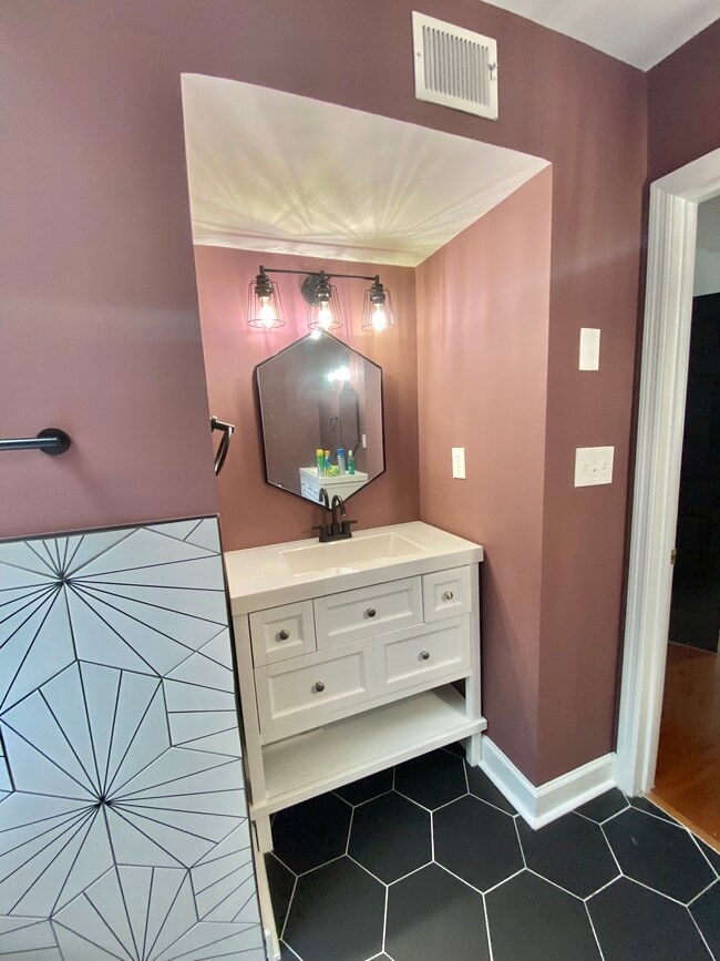 Upstairs bathroom - 702 Defoors Lndg NW