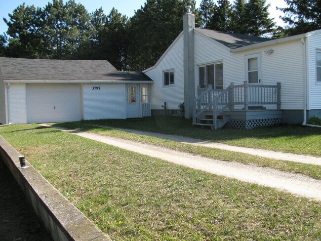 Primary Photo - Turnkey 1BR Retreat | Fireplace, Trails, &...