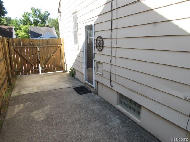 Building Photo - 113 E Webster Rd
