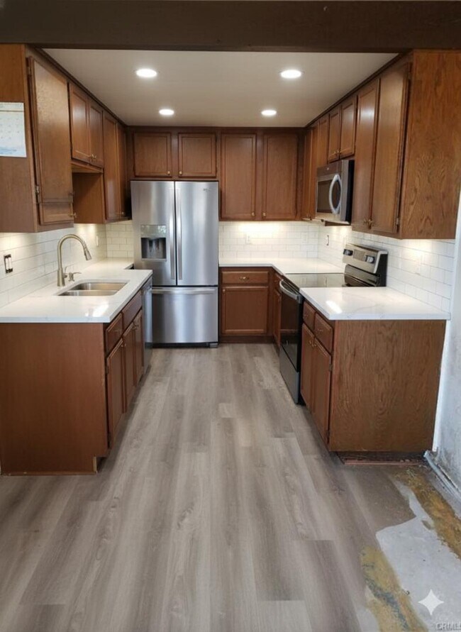 Building Photo - 920 W Del Amo Blvd