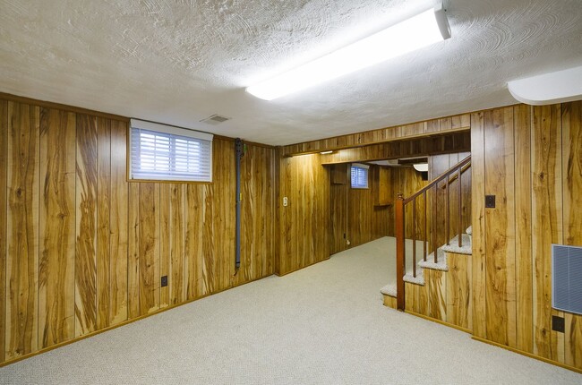 Building Photo - Charming 3BR/2BA Home with Bonus Room, Sun...