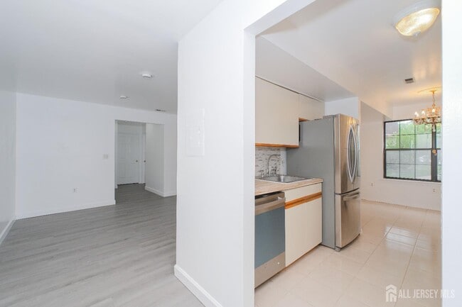 Building Photo - 402 Hidden Village Dr