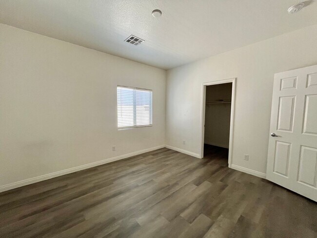 Building Photo - 9493 Alma Ridge Ave