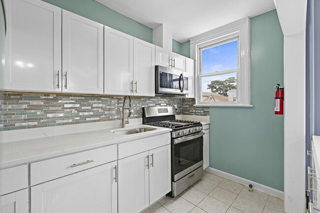 Building Photo - 209 Danforth Ave