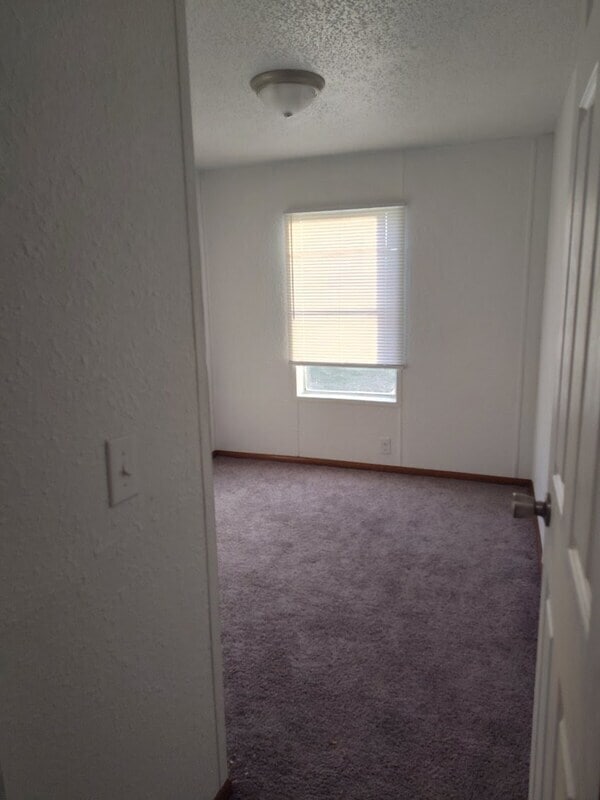 Building Photo - 702 W Nelson St