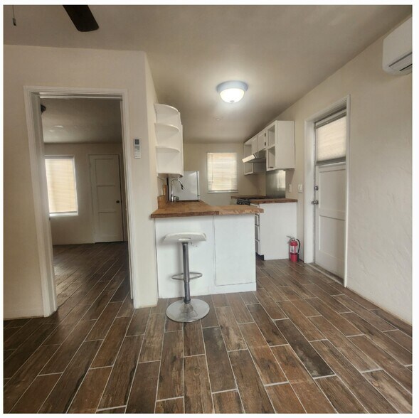 Building Photo - 912 Park Hill Dr