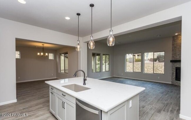 Building Photo - 488 Isabelle Ln