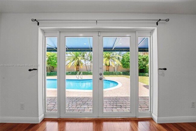 Building Photo - 12730 Ixora Rd