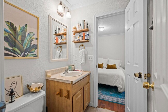 Building Photo - 114 Cedar St