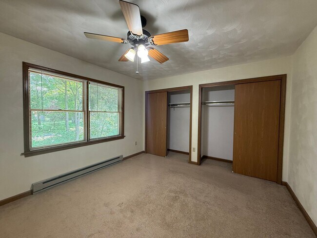 Building Photo - 305 Hill Dr