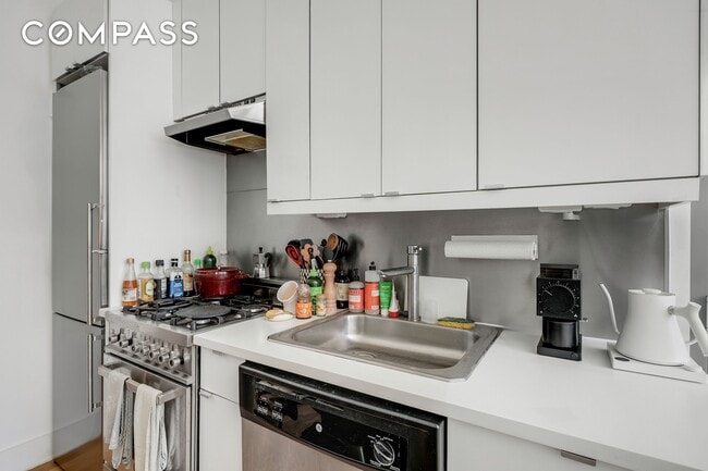 Building Photo - 622 Grand Ave