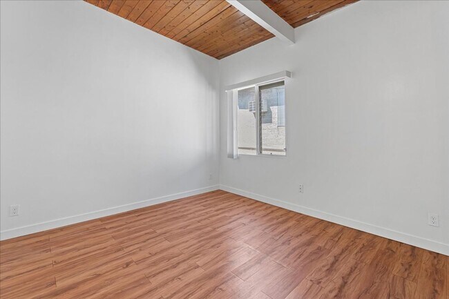 Building Photo - 6114 Cahuenga Blvd