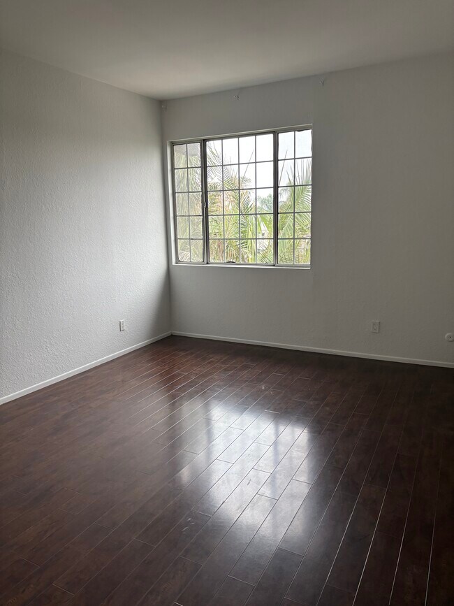 Bedroom - 4441 Woodman Ave