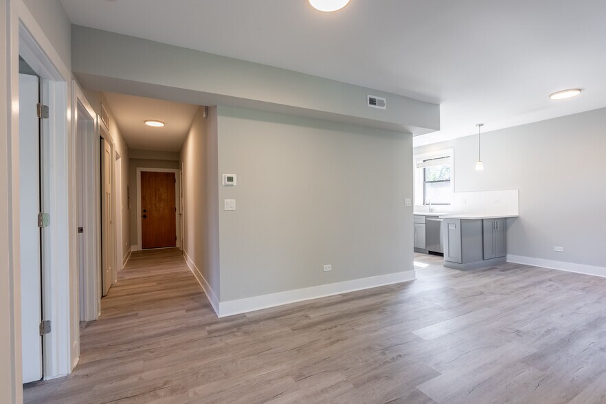 Building Photo - 1133 Oak Ave