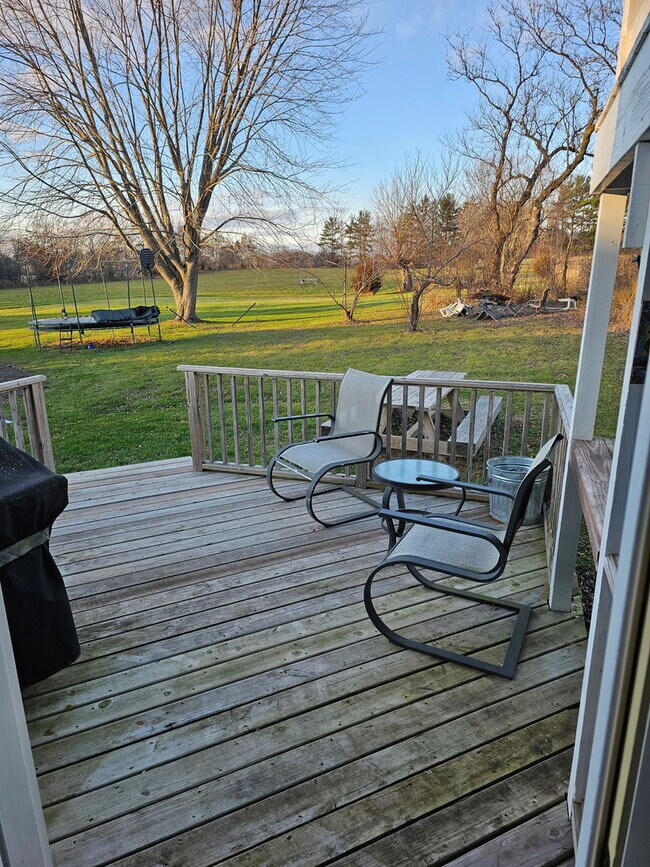 Building Photo - 724 Petite Lake Rd