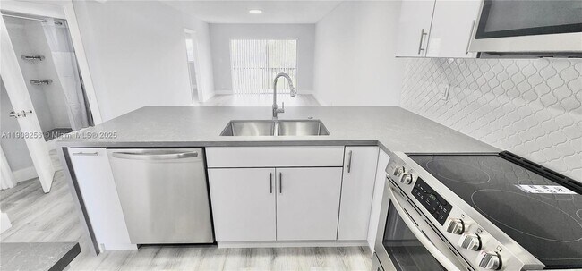 Building Photo - 8040 N Colony Cir