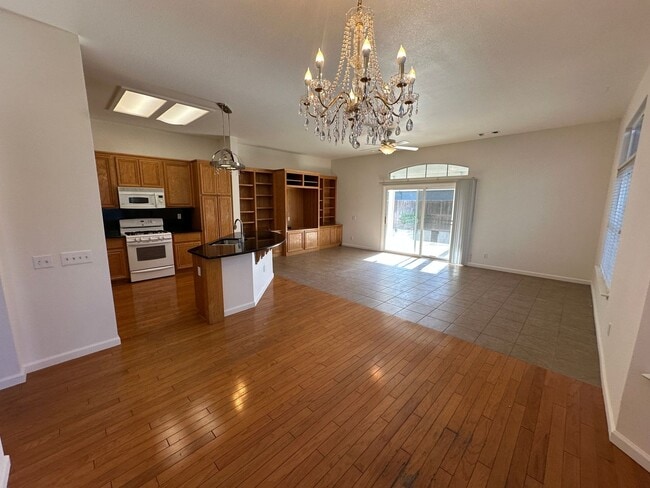 Building Photo - Turlock Home