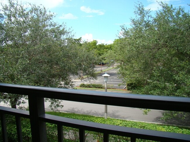 Building Photo - Great Location, Great Savings! Up to $2,000 Move-In Incentive + No Utility Connection Fee