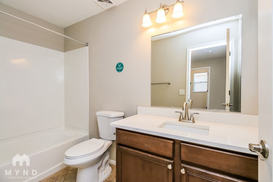 Building Photo - 4253 E Tyson St