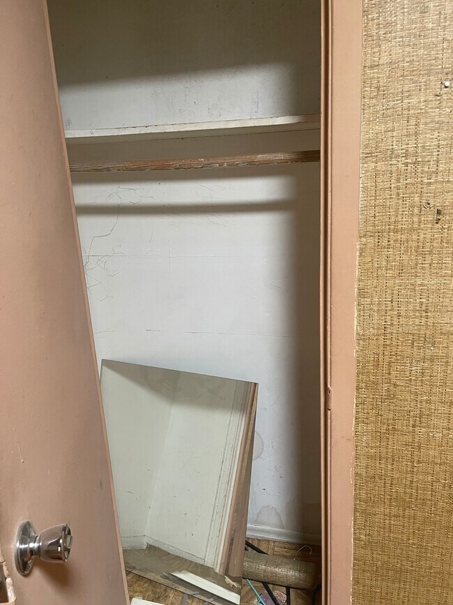 Closet - 2067 E 57th St