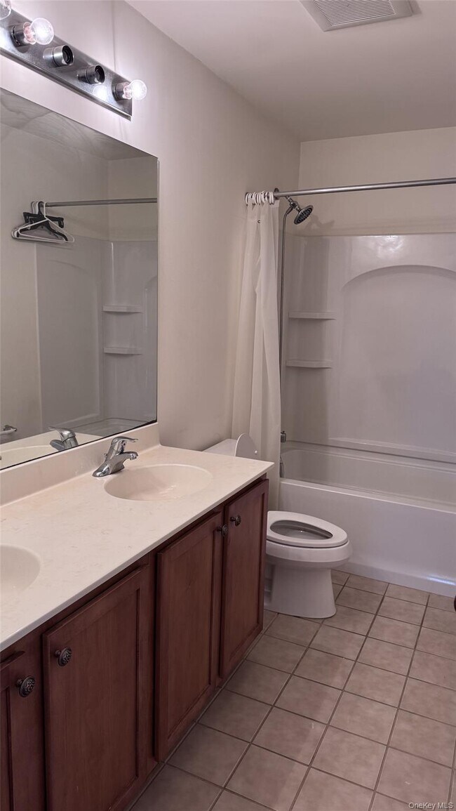 Building Photo - 245 Buttonwood Way