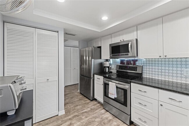 Building Photo - 300 S Florida Ave