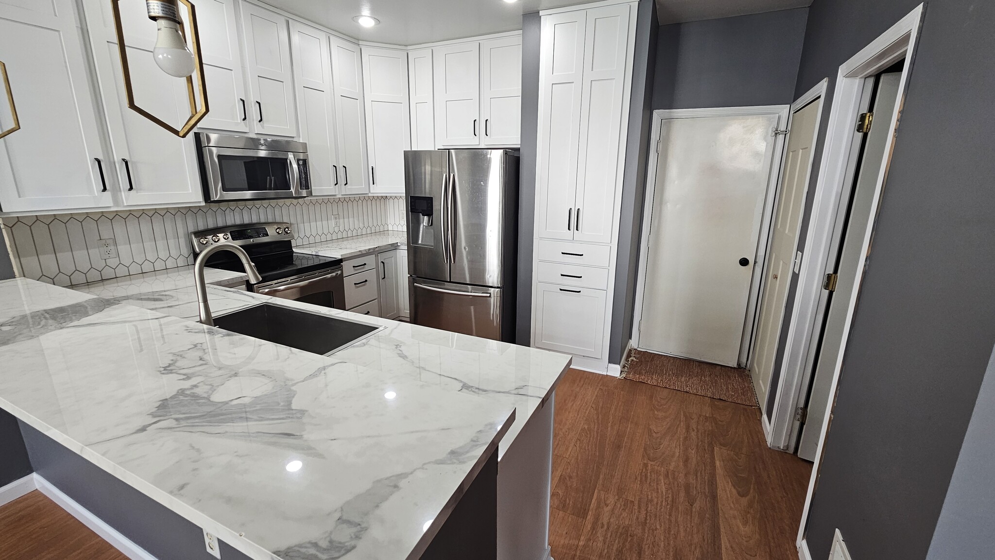 Kitchen - 10991 Oak Grove Cir